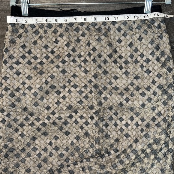 Marc Jacobs Diamond Crochet Overlay Pintuck Pencil Skirt Size 6 Taupe/Grey - Picture 12 of 13
